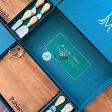 Load image into Gallery viewer, Charcuterie Board with 4 Cheese Knives Set