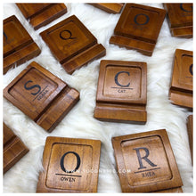 Load image into Gallery viewer, Keep your device and small items safe with this stylish holder! Crafted with sturdy mahogany wood, it's perfect for your desk or bedside table. The included trinket tray is the perfect fit for holding keys, jewelry, and other items. Make your life easier with this modern gadget! Look to this holder for corporate gifts, wedding mementos, Christmas presents, and all other gifting needs. - TUGON 6100