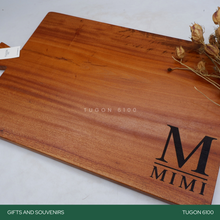 Load image into Gallery viewer, Corporate Gifts, Christmas Gift, Personalized Gifts, Wedding Favors, Wedding Keepsakes, Souvenirs, Event Souvenirs, Personalized Cheeseboards, Wooden Cutting Boards - Tugon 6100.
