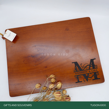 Load image into Gallery viewer, Corporate Gifts, Christmas Gift, Personalized Gifts, Wedding Favors, Wedding Keepsakes, Souvenirs, Event Souvenirs, Personalized Cheeseboards, Wooden Cutting Boards - Tugon 6100.
